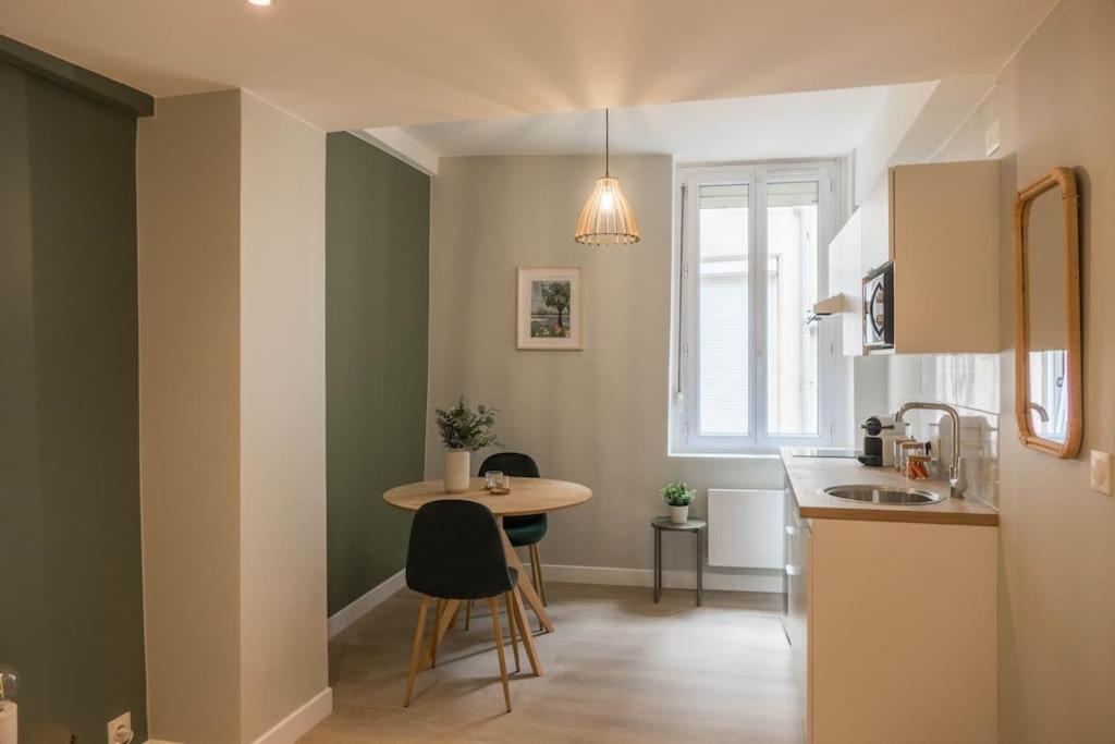Bel Appartement Idealement Situe Orleans Exterior photo
